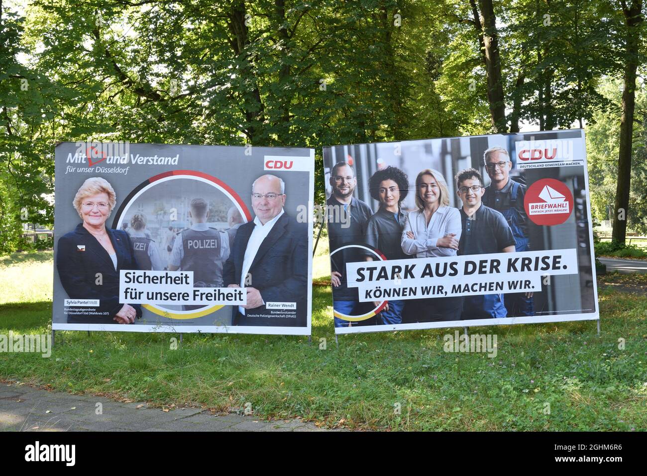 Duesseldorf, Germania - 02 settembre 2021: Manifesti pubblicitari e striscioni per le elezioni federali tedesche. Poster. CDU.Sylvia Pantel. Rainer Wendt. Foto Stock