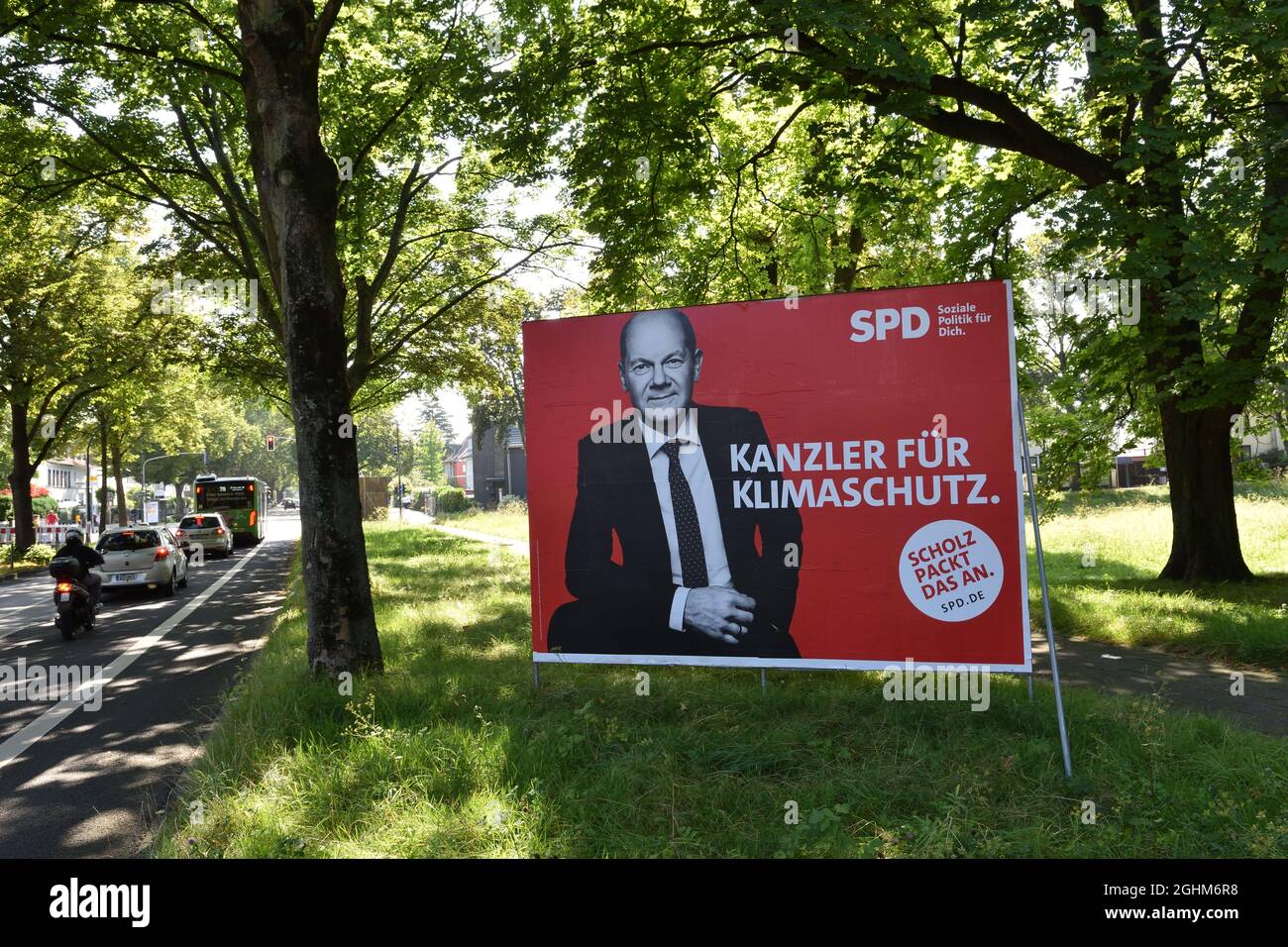 Duesseldorf, Germania - 02 settembre 2021: Manifesti pubblicitari e striscioni per le elezioni federali tedesche. Poster.OLAF Scholz.SPD Foto Stock