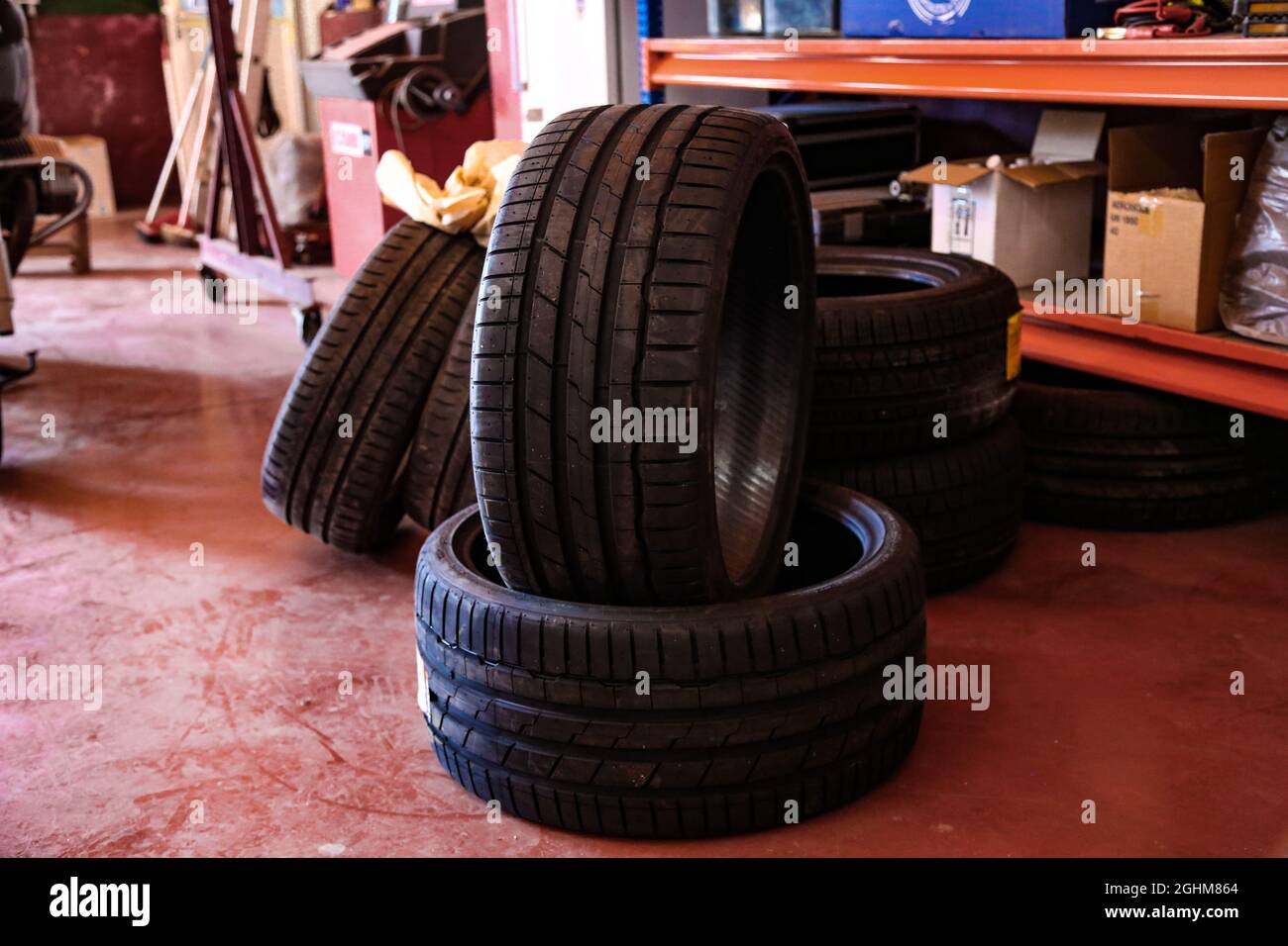 Nuove ruote per auto, pronte per l'uso Foto Stock