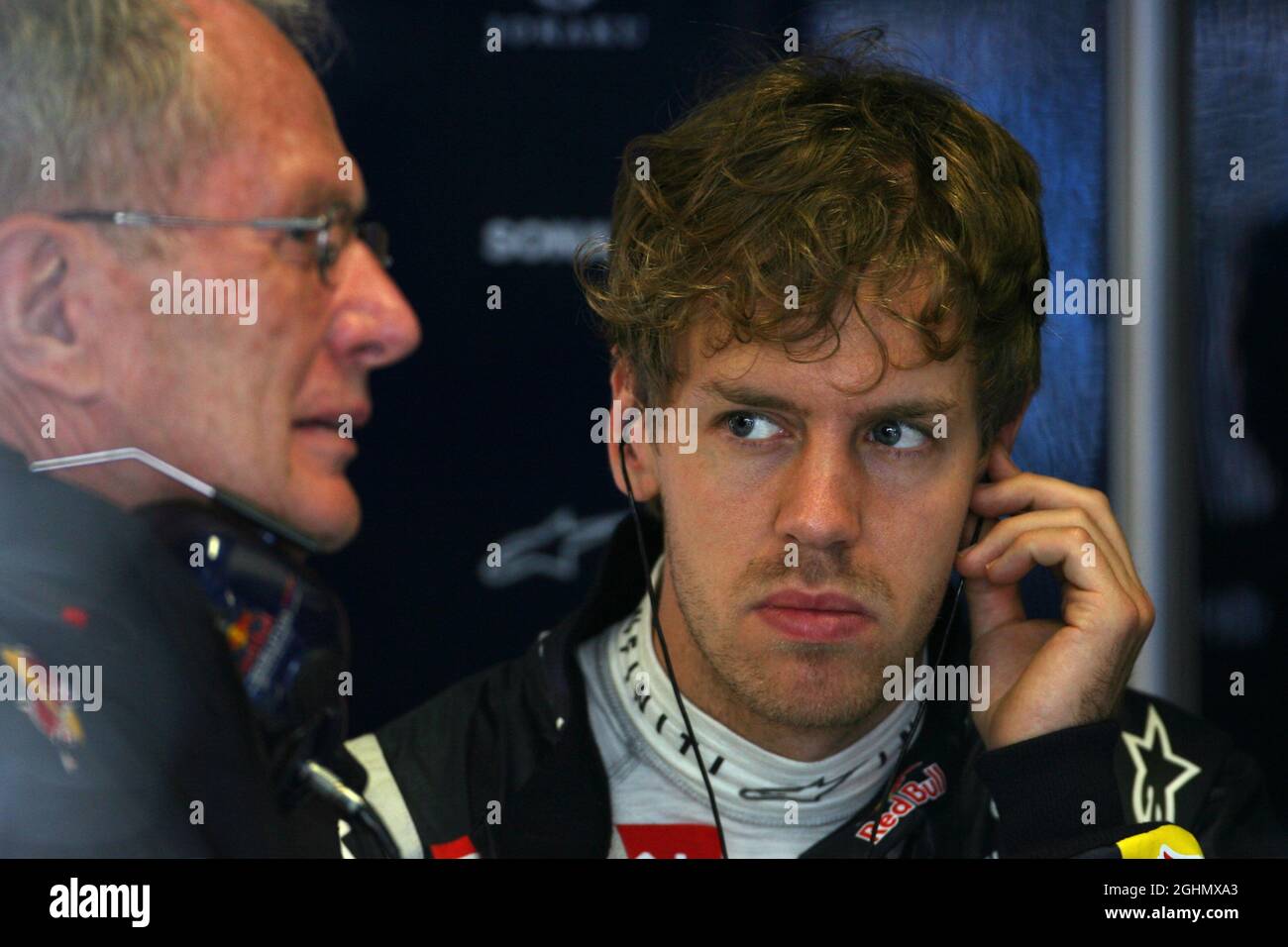 Helmut Marko (AUT), Red Bull Racing, Red Bull Advisor e Sebastian Vettel (GER), Red Bull Racing 16.03.2012. Formula 1 World Championship, Rd 1, Australian Grand Prix, Melbourne, Australia, Venerdì ‚ Foto Stock