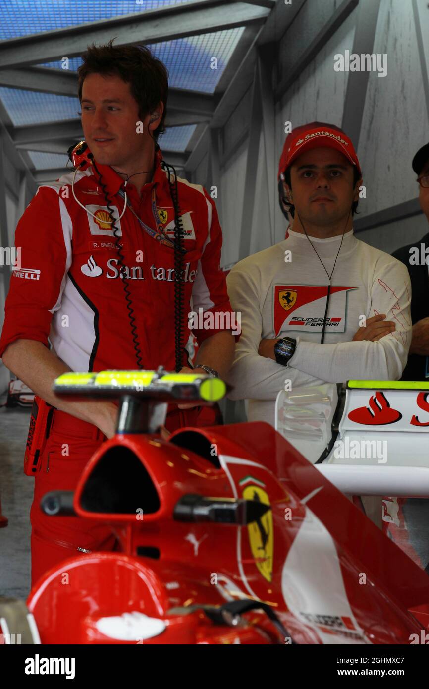 Rob Smedly, (GBR), Scuderia Ferrari, ingegnere capo di Felipe massa (BRA) e Felipe massa (BRA), Scuderia Ferrari 16.03.2012. Formula 1 World Championship, Rd 1, Australian Grand Prix, Melbourne, Australia, Venerdì ‚ Foto Stock