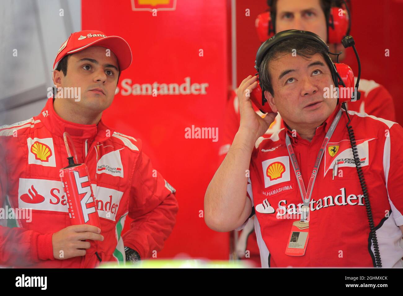 Felipe massa (BRA), Scuderia Ferrari con Hirophide Hamashima (JPN), Scuderia Ferrari 16.03.2012. Formula 1 World Championship, Rd 1, Australian Grand Prix, Melbourne, Australia, Venerdì ‚ Foto Stock