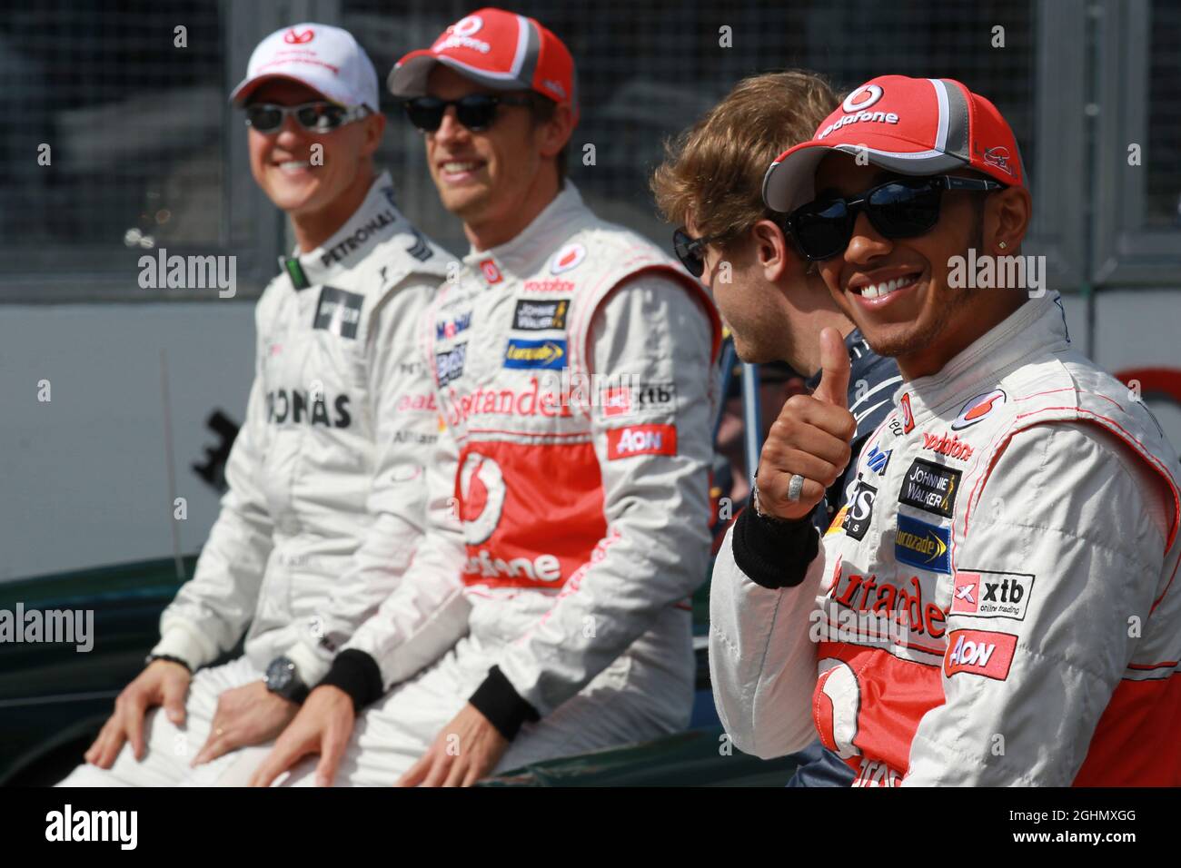 Michael Schumacher (GER), Mercedes AMG Petronas con Jenson Button (GBR), McLaren Mercedes, Sebastian Vettel (GER), Red Bull Racing e Lewis Hamilton (GBR), McLaren Mercedes 18.03.2012. Formula 1 World Championship, Rd 1, Australian Grand Prix, Melbourne, Australia, Domenica - ‚ Copyright: Batchelor / XPB immagini Foto Stock