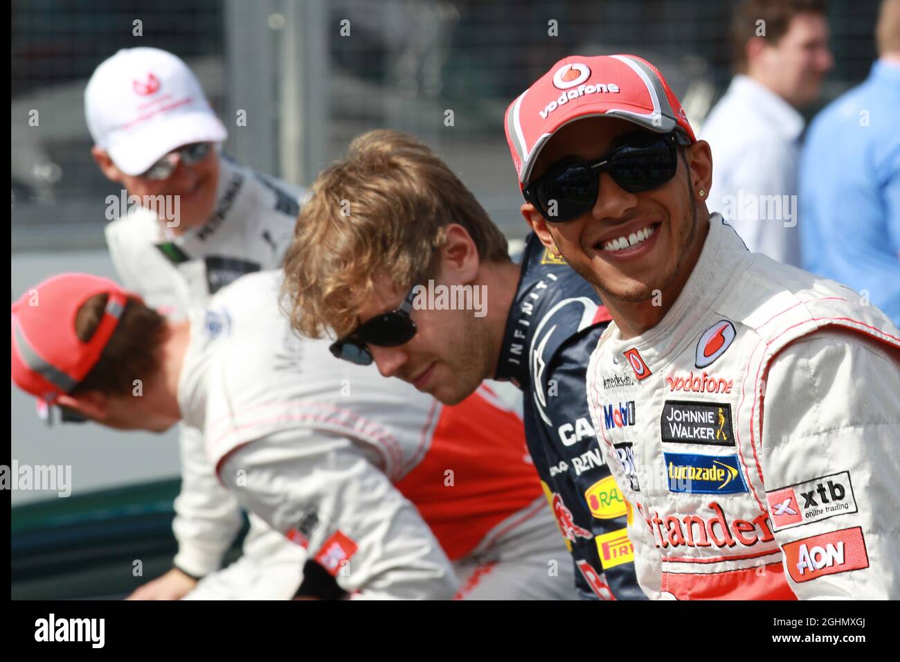 Sebastian Vettel (GER), Red Bull Racing e Lewis Hamilton (GBR), McLaren Mercedes 18.03.2012. Formula 1 World Championship, Rd 1, Australian Grand Prix, Melbourne, Australia, Domenica - ‚ Copyright: Batchelor / XPB immagini Foto Stock