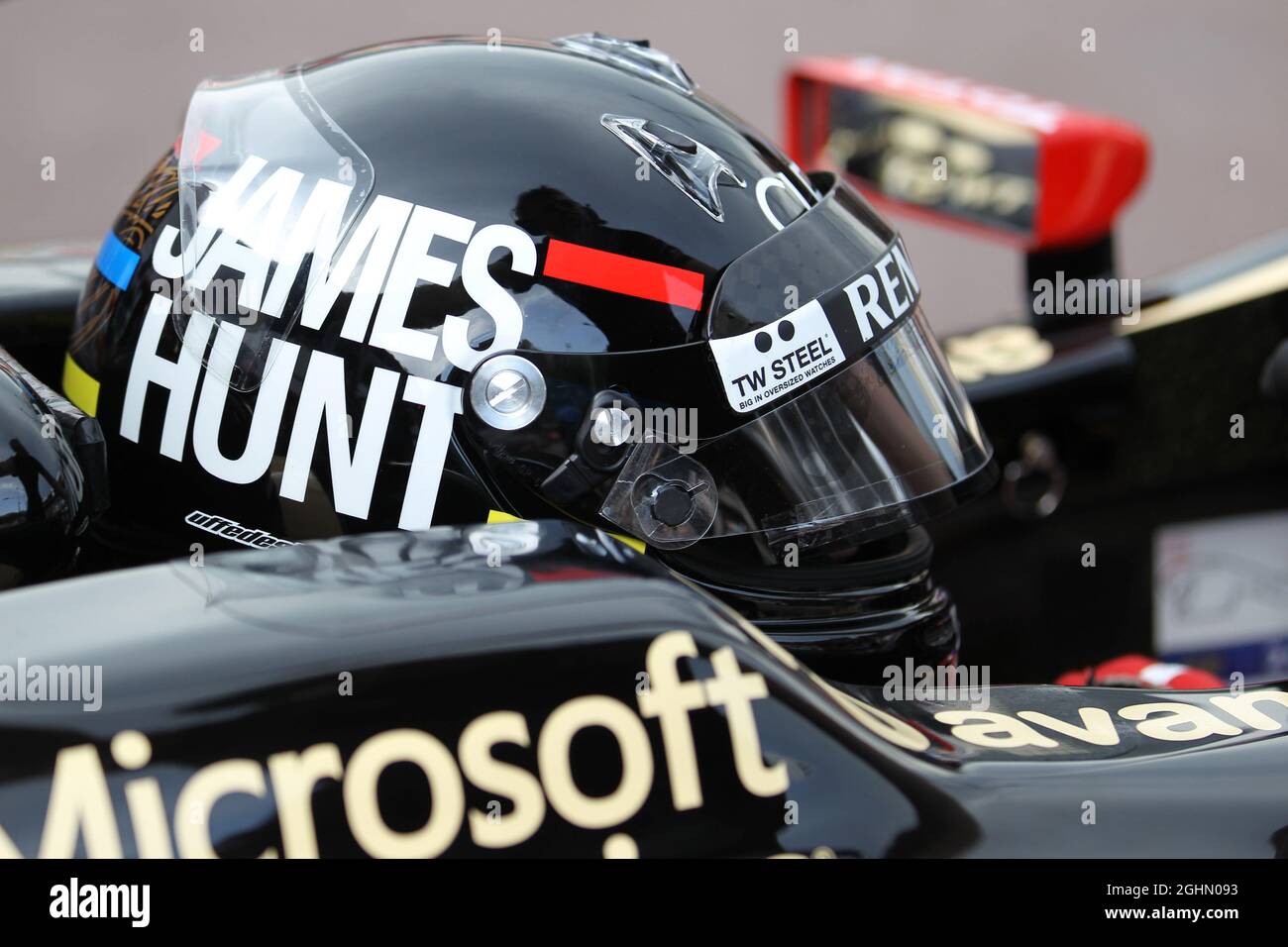 Kimi Raikkonen (fin) Lotus F1 E20 indossando un casco a tema James Hunt.  24.05.2012. Formula 1 World Championship, Rd 6, Gran Premio di Monaco,  Monte Carlo, Monaco, Giorno della pratica Foto stock - Alamy