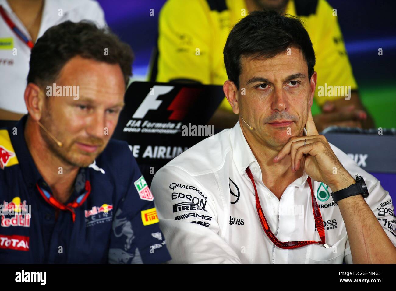 (Da L a R): Christian Horner (GBR) Red Bull Racing Team Principal e Toto Wolff (GER) Mercedes AMG F1 azionista e Direttore Esecutivo alla FIA Press Conference. 16.09.2016. Formula 1 World Championship, Rd 15, Singapore Grand Prix, Marina Bay Street Circuit, Singapore, Practice Day. Il credito fotografico dovrebbe essere: XPB/Press Association Images. Foto Stock