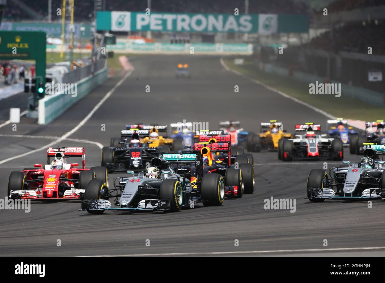 Lewis Hamilton (GBR) Mercedes AMG F1 W07 Hybrid al via della gara. 02.10.2016. Formula 1 World Championship, Rd 16, Gran Premio della Malesia, Sepang, Malesia, Domenica. Il credito fotografico dovrebbe essere: XPB/Press Association Images. Foto Stock