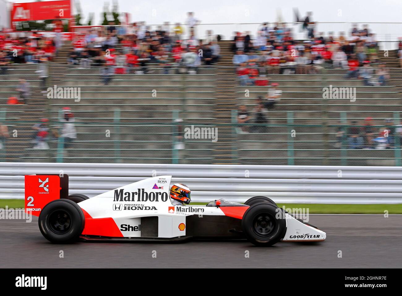Stoffel Vandoorne (bel) McLaren Test and Reserve driver guida la 1989 McLaren MP4/5 di Alain Prost (fra). 09.10.2016. Formula 1 World Championship, Rd 17, Gran Premio del Giappone, Suzuka, Giappone, Giorno di gara. Il credito fotografico dovrebbe essere: XPB/Press Association Images. Foto Stock