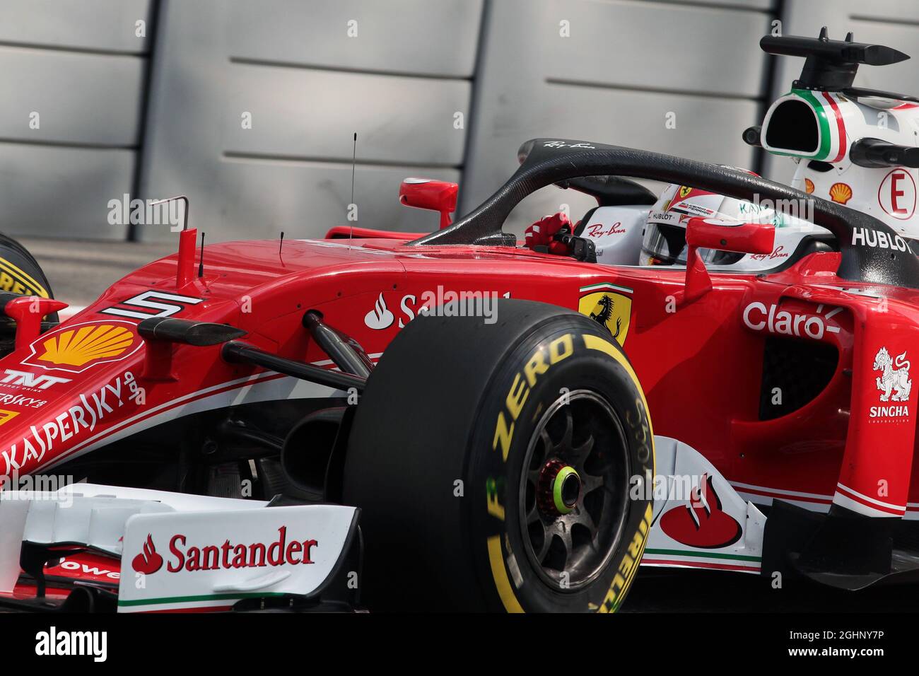 Sebastian Vettel (GER) Ferrari SF16-H con la copertura Halo. 25.11.2016. Formula 1 World Championship, Rd 21, Gran Premio di Abu Dhabi, Yas Marina Circuit, Abu Dhabi, Practice Day. Il credito fotografico dovrebbe essere: XPB/Press Association Images. Foto Stock