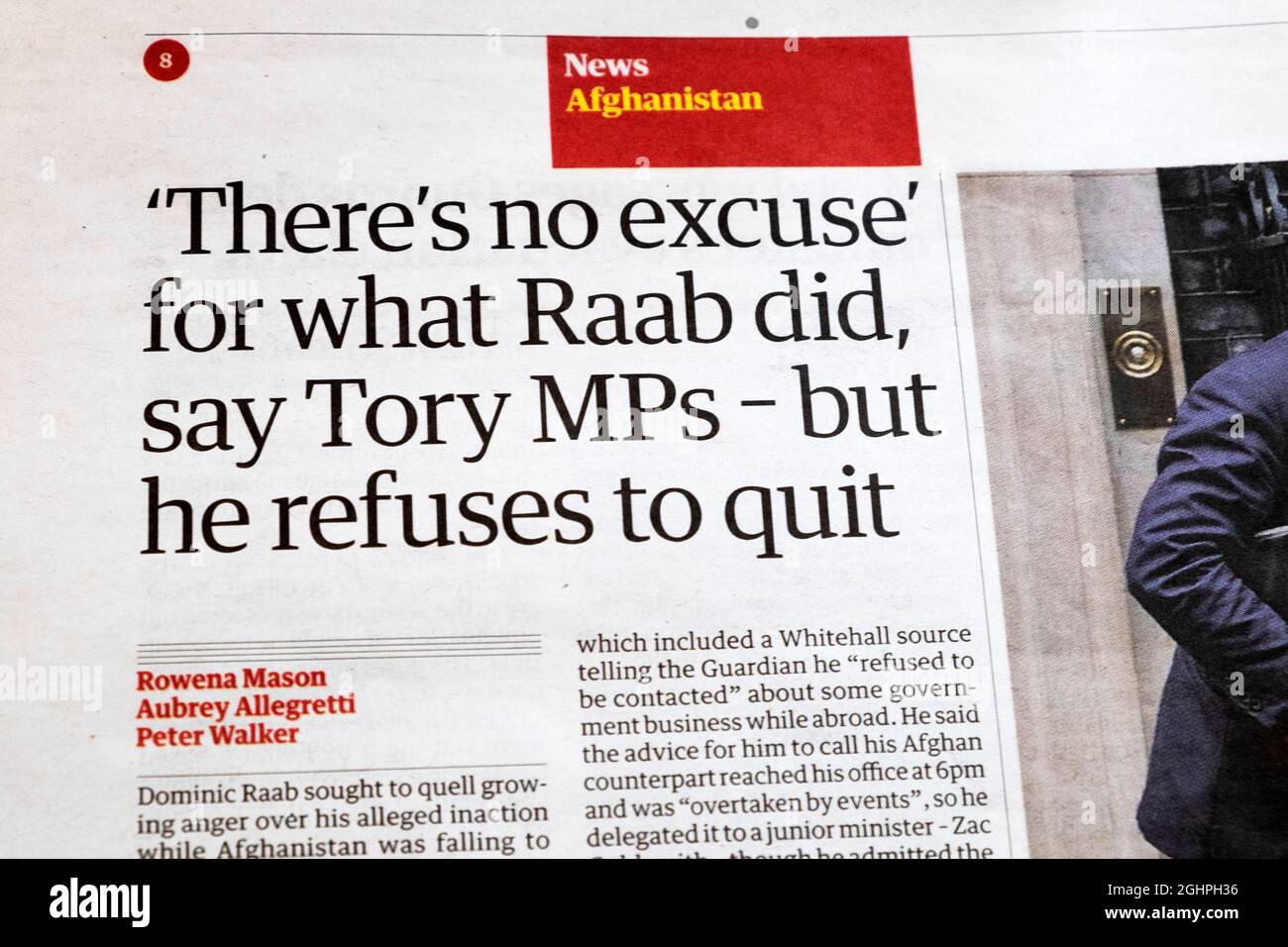 L'articolo del titolo del giornale Guardian 'non ci è scusa 'per che cosa Raab ha fatto, dice il MP di Tory - ma rifiuta uscire '20 agosto 2021 Londra Inghilterra Regno Unito Foto Stock