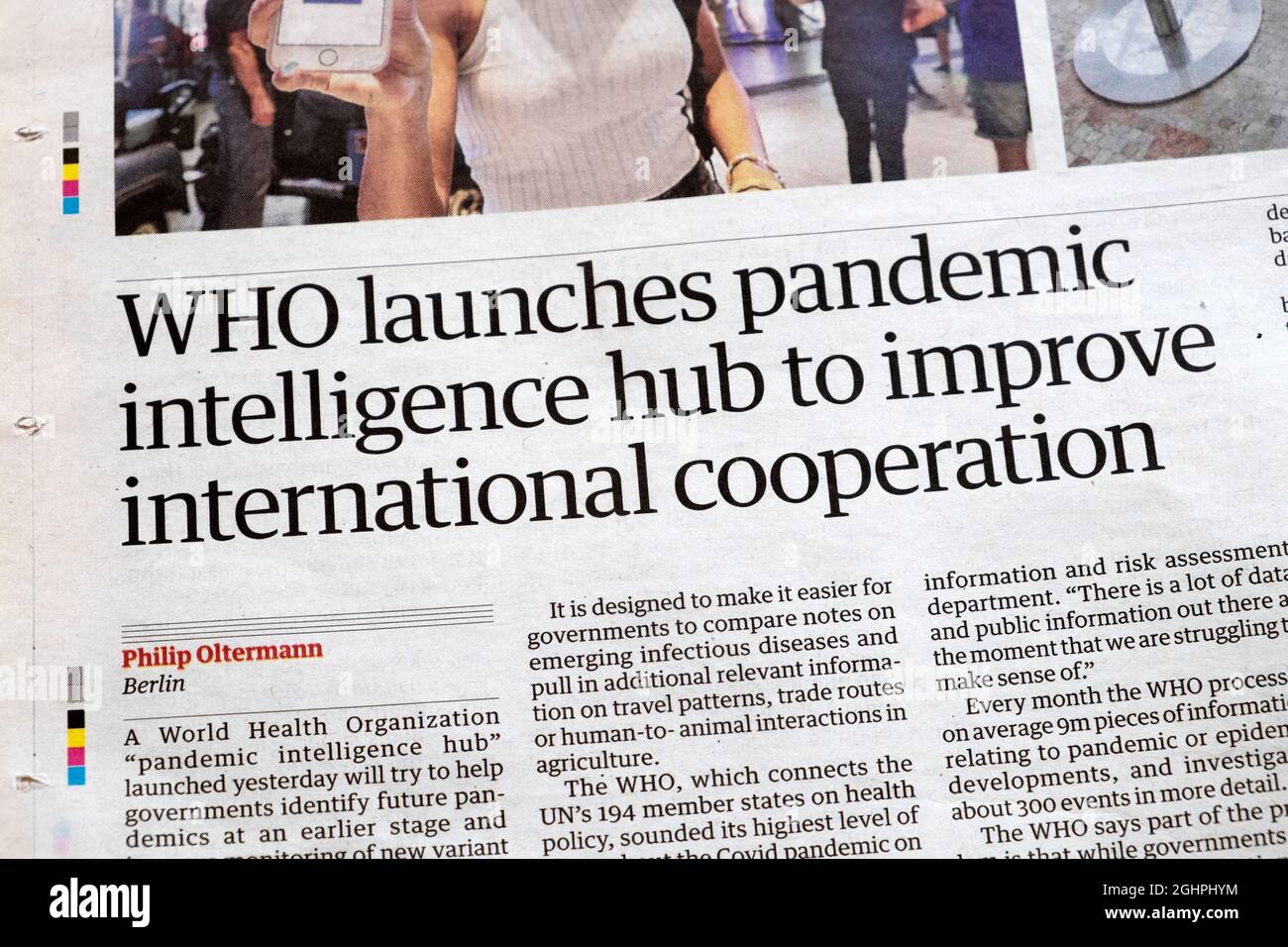 Giornale titolo Guardian Financial articolo 'CHI lancia pandemic intelligence hub per migliorare la cooperazione internazionale' 2021 Londra Inghilterra Regno Unito Foto Stock