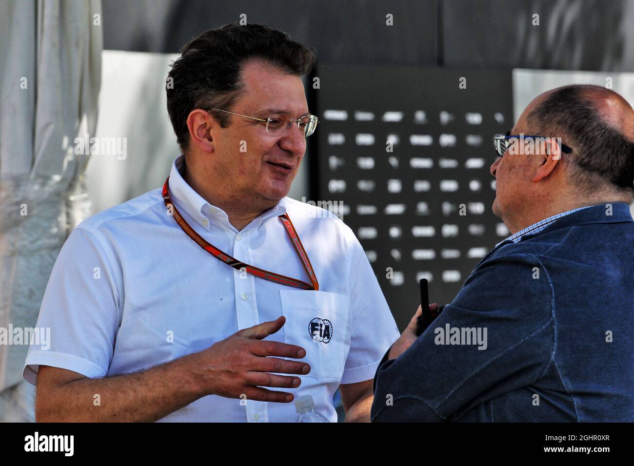 (Da L a R): Nicholas Tombazis (GRE) FIA responsabile delle questioni tecniche monoposto con Luca Colajanni (ITA) Senior Communications Officer di Formula uno. 21.03.2018. Formula 1 World Championship, Rd 1, Australian Grand Prix, Albert Park, Melbourne, Australia, giorno di preparazione. Il credito fotografico dovrebbe essere: XPB/Press Association Images. Foto Stock