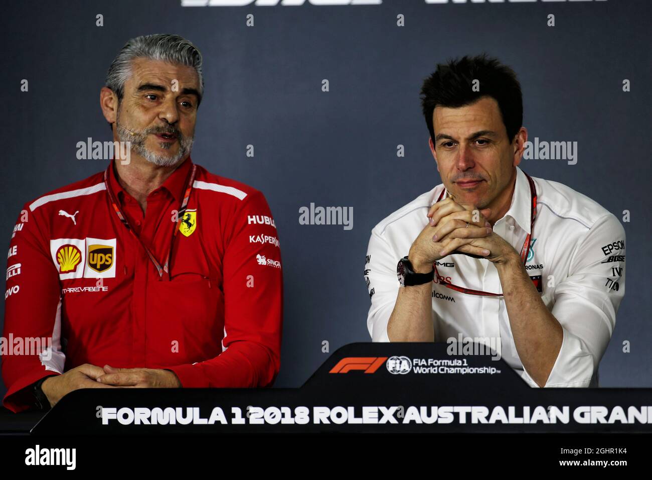 (Da L a R): Maurizio Arrivabene (ITA) Ferrari Team Principal e Toto Wolff (GER) Mercedes AMG F1 azionista e Direttore Esecutivo alla FIA Press Conference. 23.03.2018. Formula 1 World Championship, Rd 1, Australian Grand Prix, Albert Park, Melbourne, Australia, giorno di pratica. Il credito fotografico dovrebbe essere: XPB/Press Association Images. Foto Stock