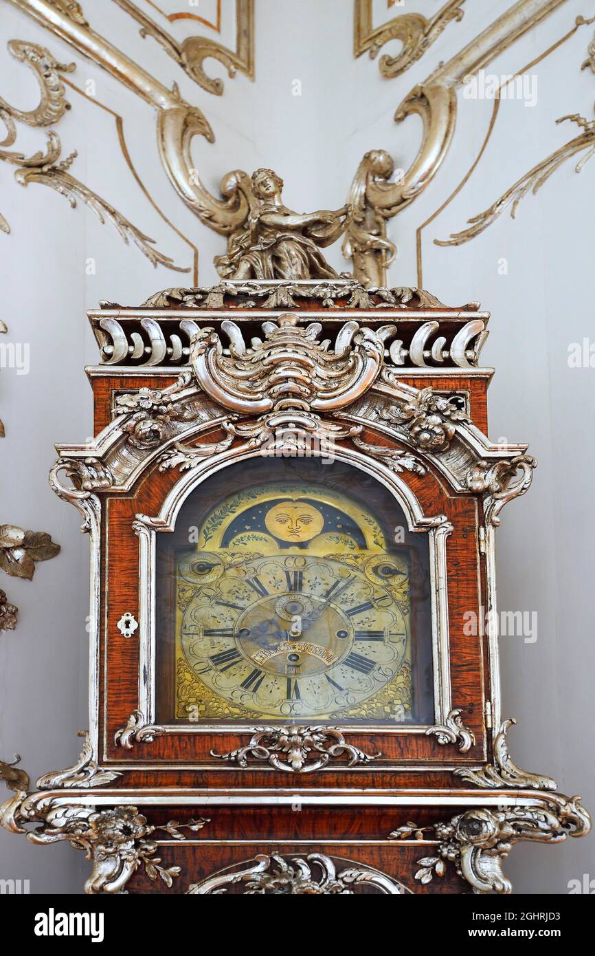 Orologio da pavimento, Potsdam laboratorio Christian Hoppenhaupt c.. 1770, gabinetto d'argento, nuova ala, Palazzo Charlottenburg, Berlino, Germania Foto Stock