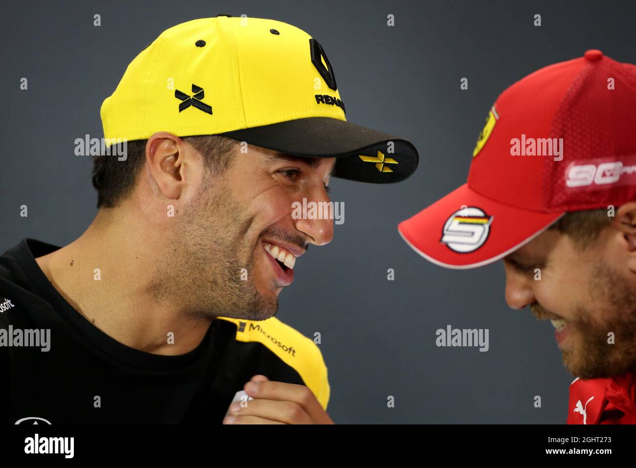 (Da L a R): Daniel Ricciardo (AUS) Team Renault F1 e Sebastian Vettel (GER) Ferrari alla FIA Press Conference. 14.03.2019. Formula 1 World Championship, Rd 1, Australian Grand Prix, Albert Park, Melbourne, Australia, giorno di preparazione. Il credito fotografico dovrebbe essere: XPB/Press Association Images. Foto Stock