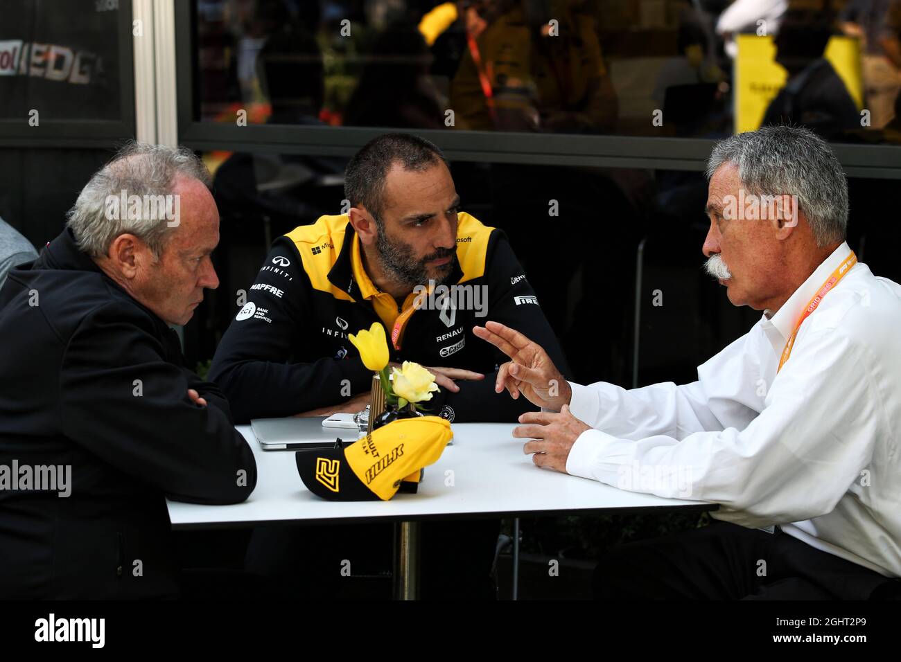 (Da L a R): Jerome Stoll (fra) Presidente Renault Sport F1 con Cyril Abiteboul (fra) Amministratore Delegato Renault Sport F1 e Chase Carey (USA) Presidente del Gruppo Formula uno. 17.03.2019. Formula 1 World Championship, Rd 1, Australian Grand Prix, Albert Park, Melbourne, Australia, Race Day. Il credito fotografico dovrebbe essere: XPB/Press Association Images. Foto Stock