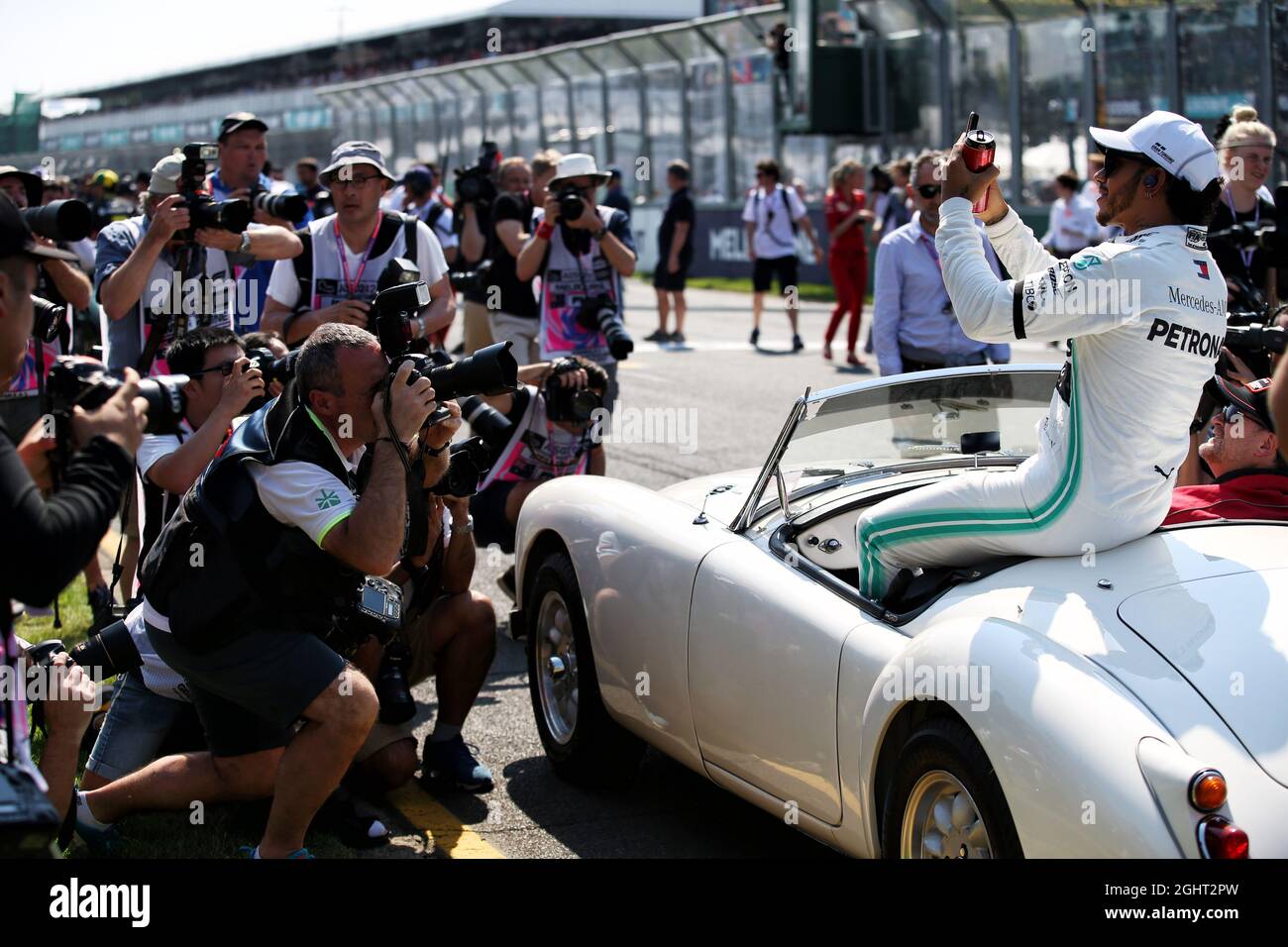 Lewis Hamilton (GBR) Mercedes AMG F1 sulla sfilata dei piloti. 17.03.2019. Formula 1 World Championship, Rd 1, Australian Grand Prix, Albert Park, Melbourne, Australia, Race Day. Il credito fotografico dovrebbe essere: XPB/Press Association Images. Foto Stock