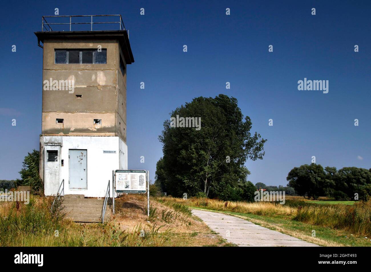 Torre di osservazione delle truppe di confine della GDR, torre di guardia di confine, fortificazione di confine Hessendamm, fortificazione di confine interno-tedesco, Kolonnenweg Foto Stock