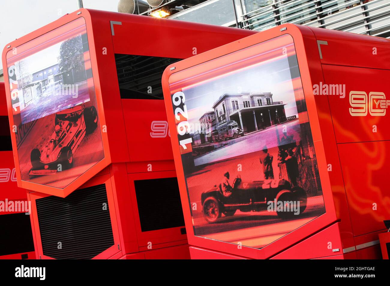 Ferrari camion nel paddock per celebrare 90 anni di Ferrari. 05.09.2019. Campionato del mondo formula 1, Rd 14, Gran Premio d'Italia, Monza, Italia, Giorno di preparazione. Il credito fotografico dovrebbe essere: XPB/Press Association Images. Foto Stock