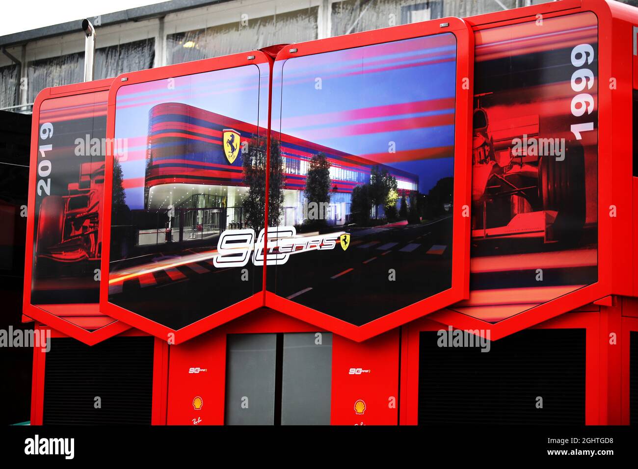 Ferrari camion nel paddock. 06.09.2019. Campionato del mondo formula 1, Rd 14, Gran Premio d'Italia, Monza, Italia, Giorno della pratica. Il credito fotografico dovrebbe essere: XPB/Press Association Images. Foto Stock