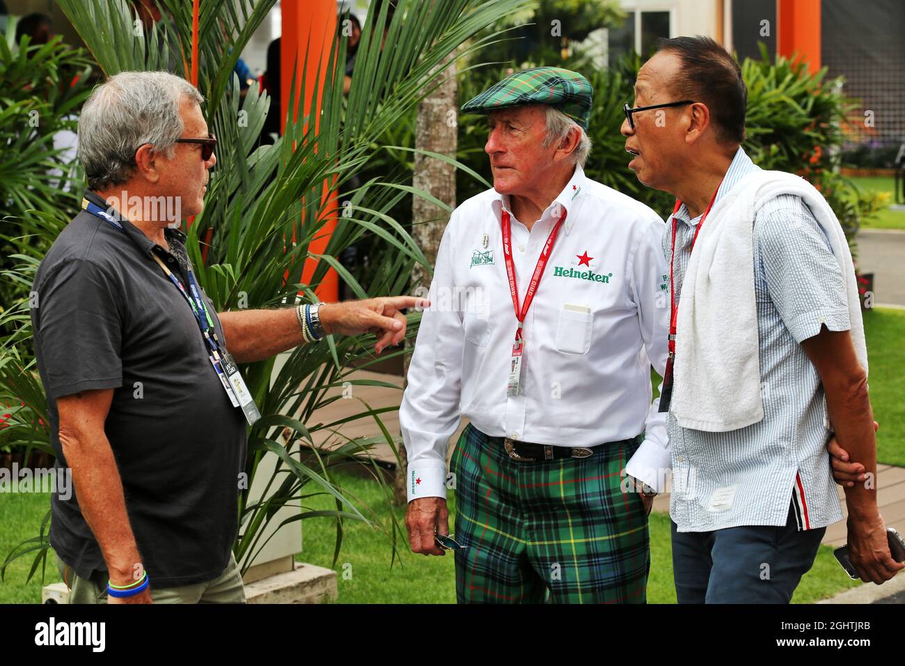 (Da L a R): Sir Martin Sorrell (GBR) con Jackie Stewart (GBR) e Colin SYN (SIN) Singapore GP Promotor. 22.09.2019. Formula 1 World Championship, Rd 15, Singapore Grand Prix, Marina Bay Street Circuit, Singapore, Race Day. Il credito fotografico dovrebbe essere: XPB/Press Association Images. Foto Stock
