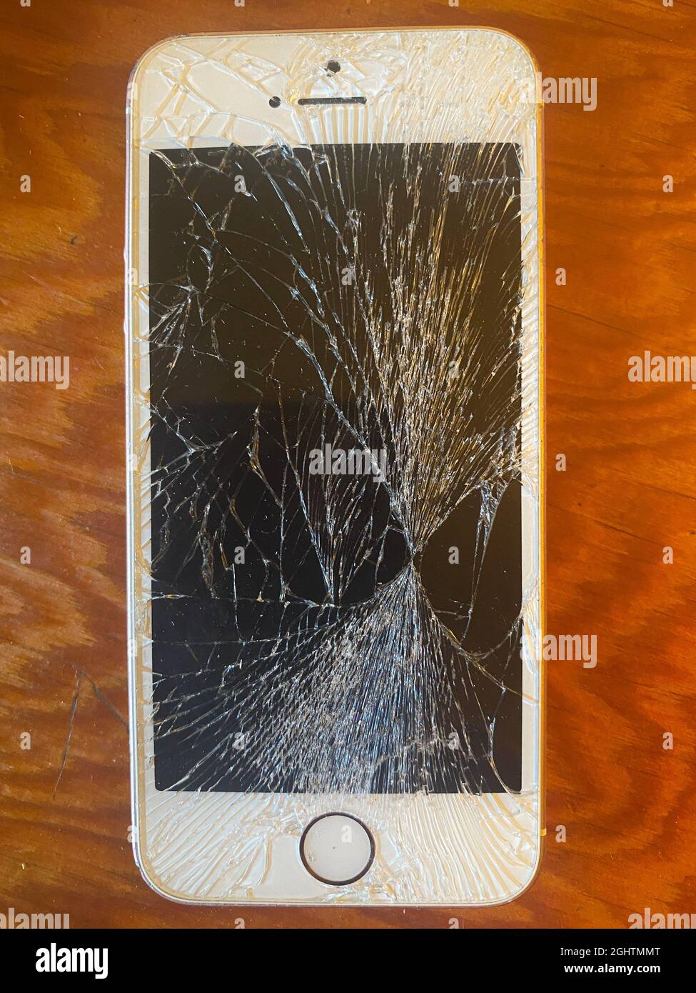 Broken iphone cracked screen immagini e fotografie stock ad alta  risoluzione - Alamy