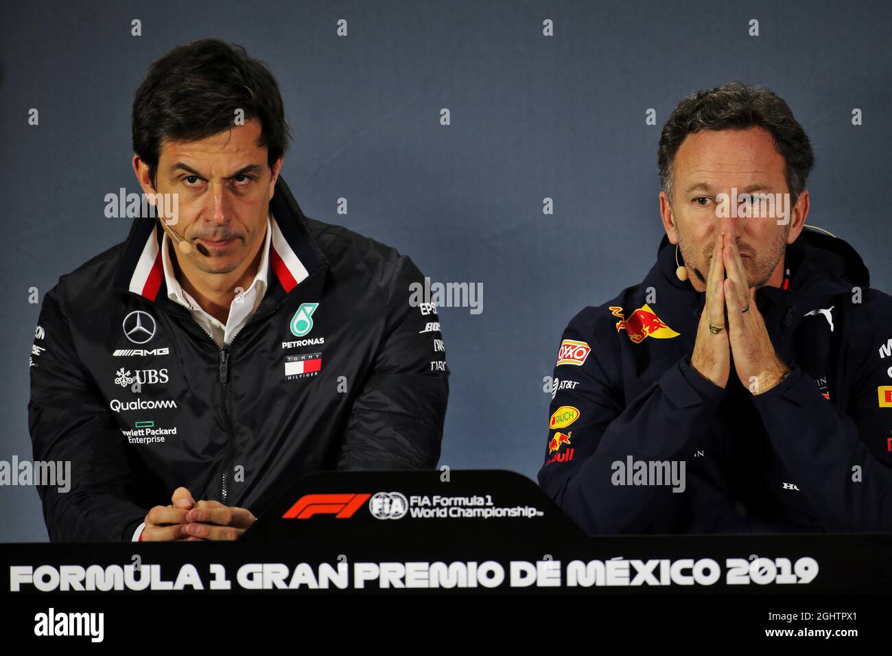 (Da L a R): Toto Wolff (GER) Mercedes AMG F1 azionista e Direttore Esecutivo e Christian Horner (GBR) Red Bull Racing Team Principal alla FIA Press Conference. 25.10.2019. Formula 1 World Championship, Rd 18, Gran Premio del Messico, Città del Messico, Messico, Giorno della pratica. Il credito fotografico dovrebbe essere: XPB/Press Association Images. Foto Stock