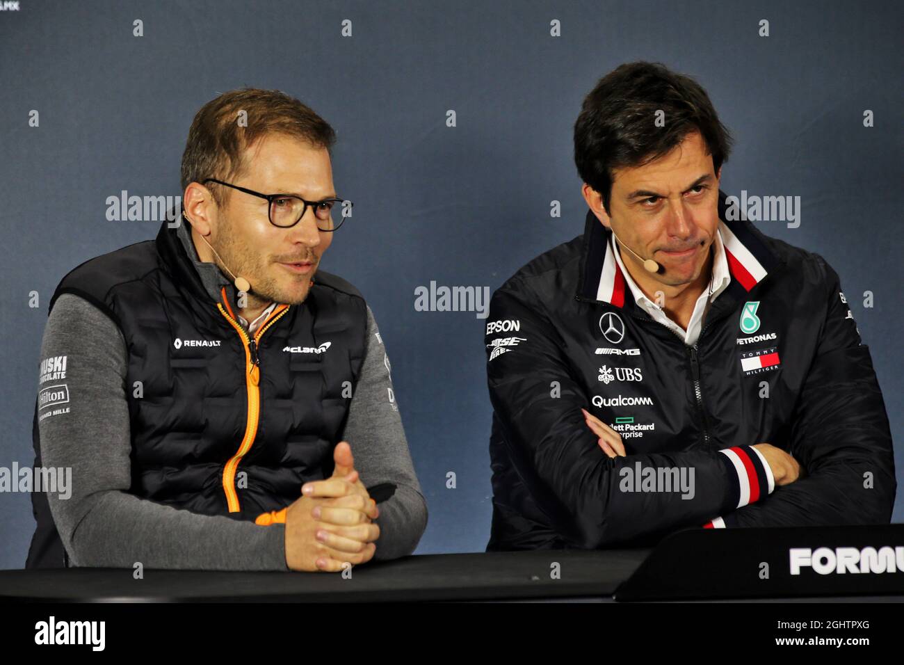 (Da L a R): Andreas Seidl, Amministratore Delegato McLaren e Toto Wolff (GER) azionista ed Amministratore Delegato Mercedes AMG F1 alla FIA Press Conference. 25.10.2019. Formula 1 World Championship, Rd 18, Gran Premio del Messico, Città del Messico, Messico, Giorno della pratica. Il credito fotografico dovrebbe essere: XPB/Press Association Images. Foto Stock