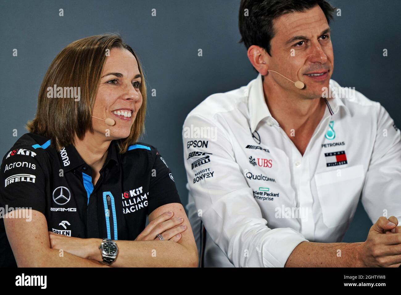 (Da L a R): Claire Williams (GBR) Williams Racing Vice Team Principal e Toto Wolff (GER) Mercedes AMG F1 azionista e Direttore Esecutivo alla FIA Press Conference. 29.11.2019. Formula 1 World Championship, Rd 21, Gran Premio di Abu Dhabi, Yas Marina Circuit, Abu Dhabi, Practice Day. Il credito fotografico dovrebbe essere: XPB/Press Association Images. Foto Stock