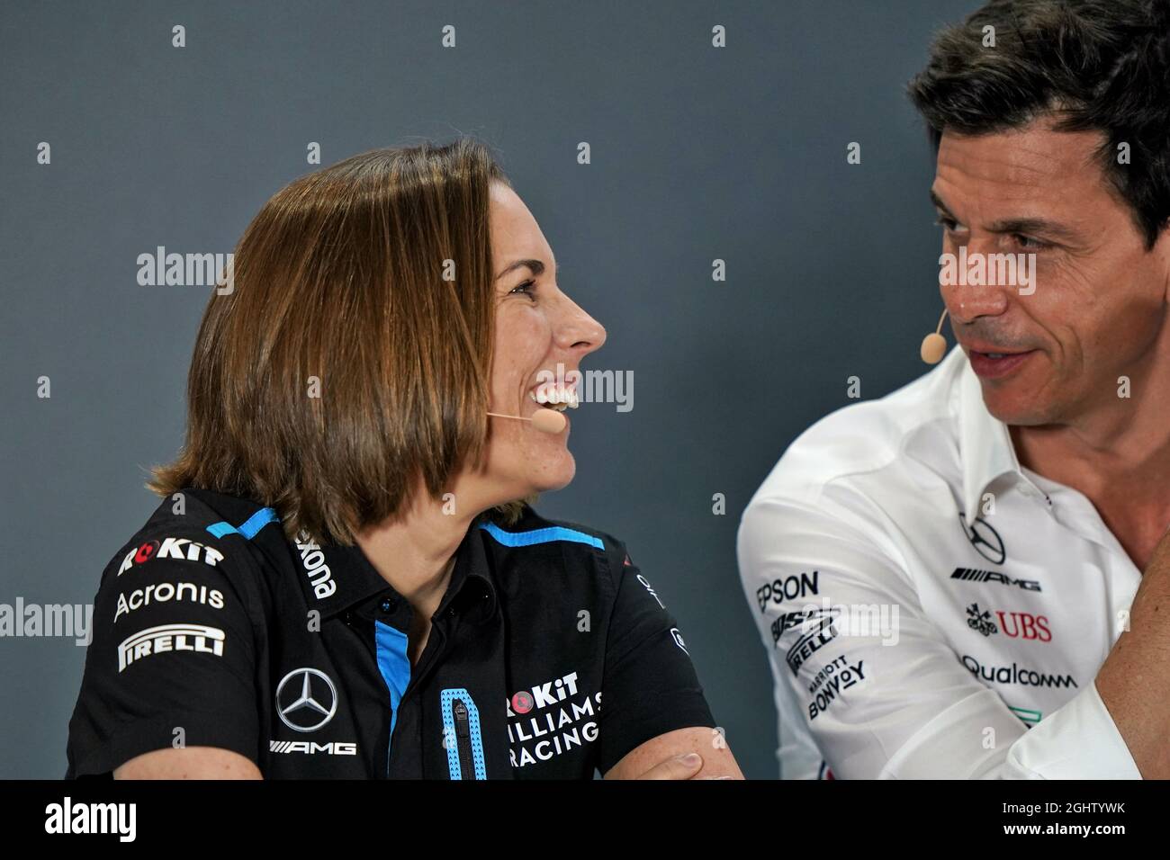 (Da L a R): Claire Williams (GBR) Williams Racing Vice Team Principal e Toto Wolff (GER) Mercedes AMG F1 azionista e Direttore Esecutivo alla FIA Press Conference. 29.11.2019. Formula 1 World Championship, Rd 21, Gran Premio di Abu Dhabi, Yas Marina Circuit, Abu Dhabi, Practice Day. Il credito fotografico dovrebbe essere: XPB/Press Association Images. Foto Stock