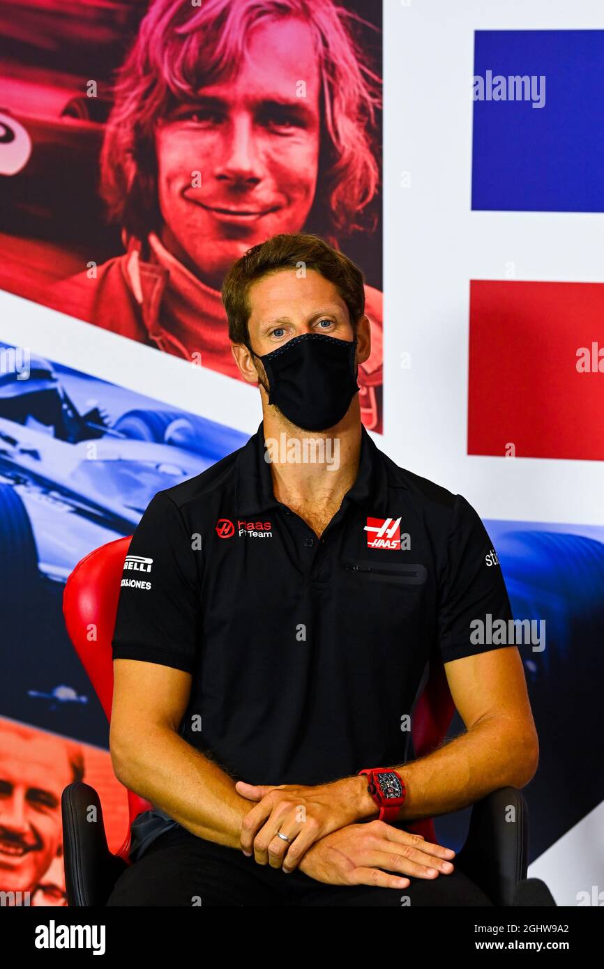 Romain Grosjean (fra) Haas F1 Team nella FIA Press Conference. Gran Premio del 70° anniversario, giovedì 6 agosto 2020. Silverstone, Inghilterra. FIA Pool Image solo per uso editoriale 06.08.2020. Formula 1 World Championship, Rd 5, Gran Premio del Settimo anniversario, Silverstone, Inghilterra, Preparation Day. Il credito fotografico dovrebbe essere: XPB/Press Association Images. Foto Stock