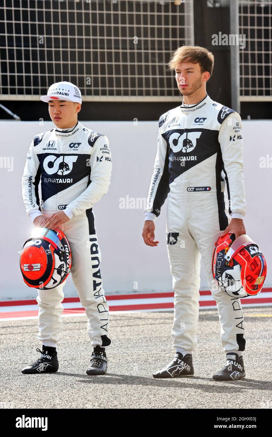 (Da L a R): Yuki Tsunoda (JPN) AlphaTauri e Pierre Gasly (fra) AlphaTauri. 12.03.2021. Test di formula 1, Sakhir, Bahrain, giorno uno. Il credito fotografico dovrebbe essere: XPB/Press Association Images. Foto Stock