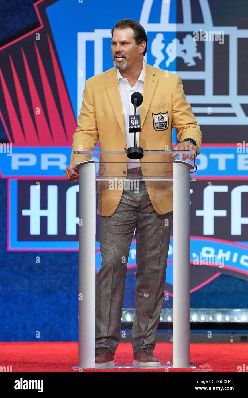 L'induttore Steve Hutchinson parla durante la Pro Football Hall of Fame Class del 2020, sabato, 7 agosto 2021, a Canton, Ohio. (Robin Alam Foto Stock