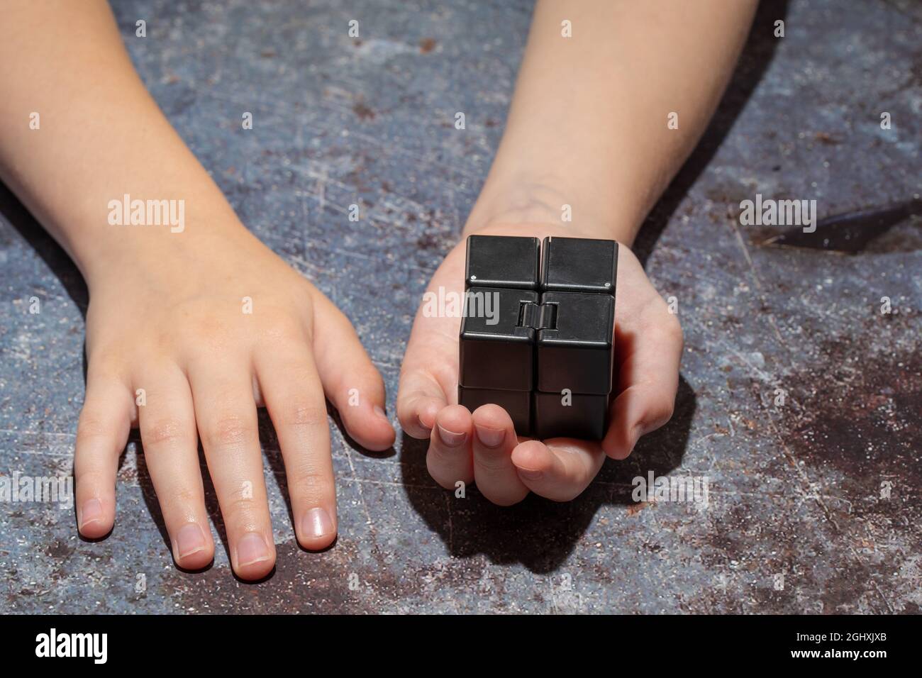 Infinity Fidget Cube per bambini e adulti stress e ansia Relief Cool Hand Mini Kill Time Toy Foto Stock
