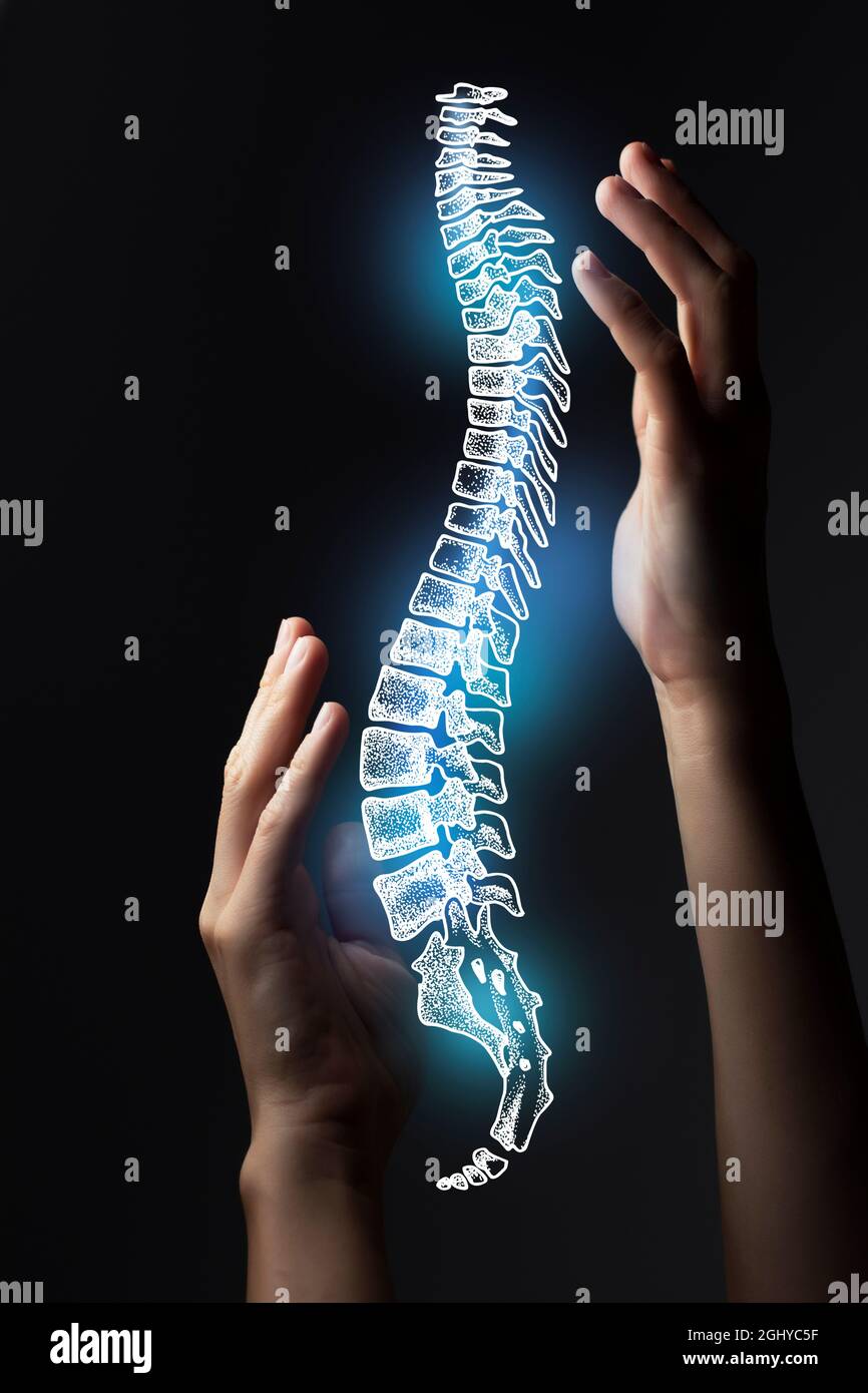 Medico chirurgo, problemi di struttura della colonna vertebrale umana. Concetto di tecnologie mediche. Ginnastica e osteopatia. Foto Stock
