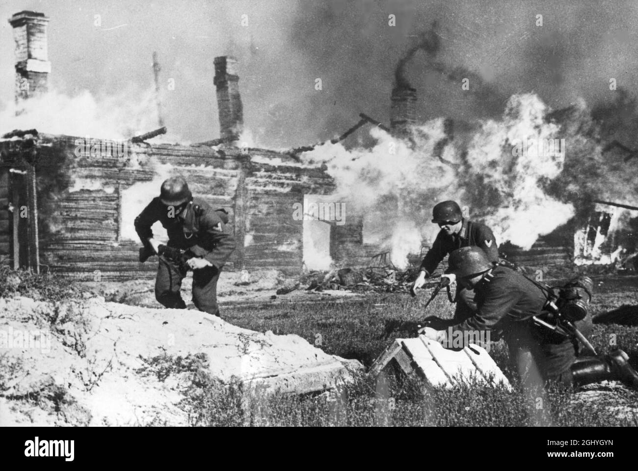 Soldati Wehrmacht in azione sul fronte orientale durante l'operazione Barbarossa Foto Stock