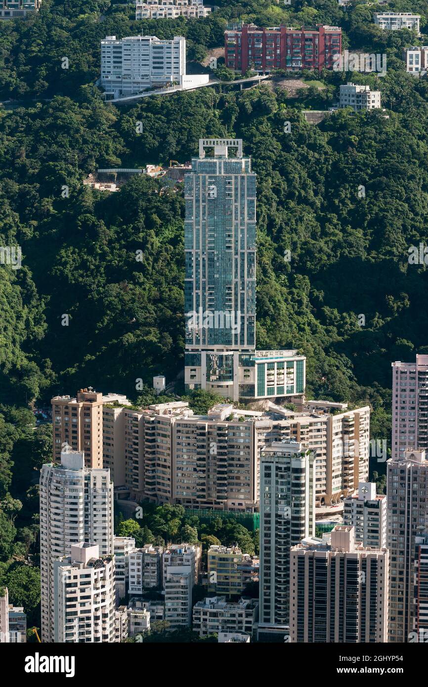 Sviluppo di appartamenti di lusso su Magazine Gap Road a Mid-level, Hong Kong Island: Il Mayfair, in alto centro, con Grenville House qui sotto Foto Stock