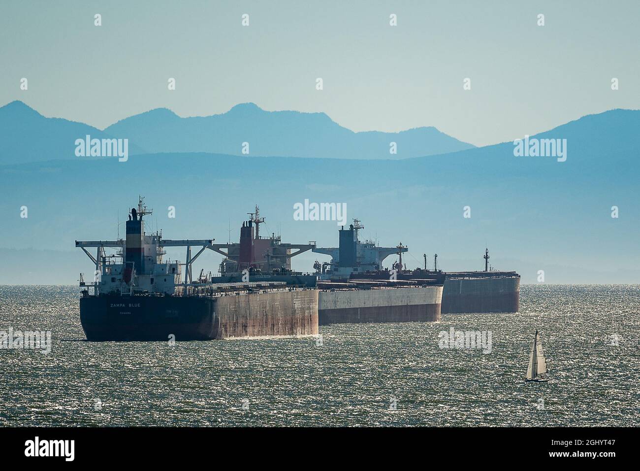 Petroliere ancorate al di fuori di Vancouver Foto Stock