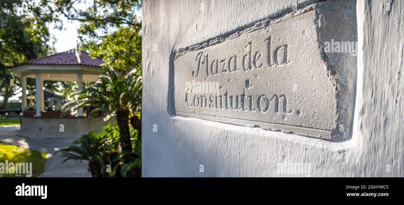 Plaza de la Constitution, il più antico parco pubblico degli Stati Uniti continentali (la prima volta nel 1573), nel centro storico di St. Augustine, Florida. Foto Stock
