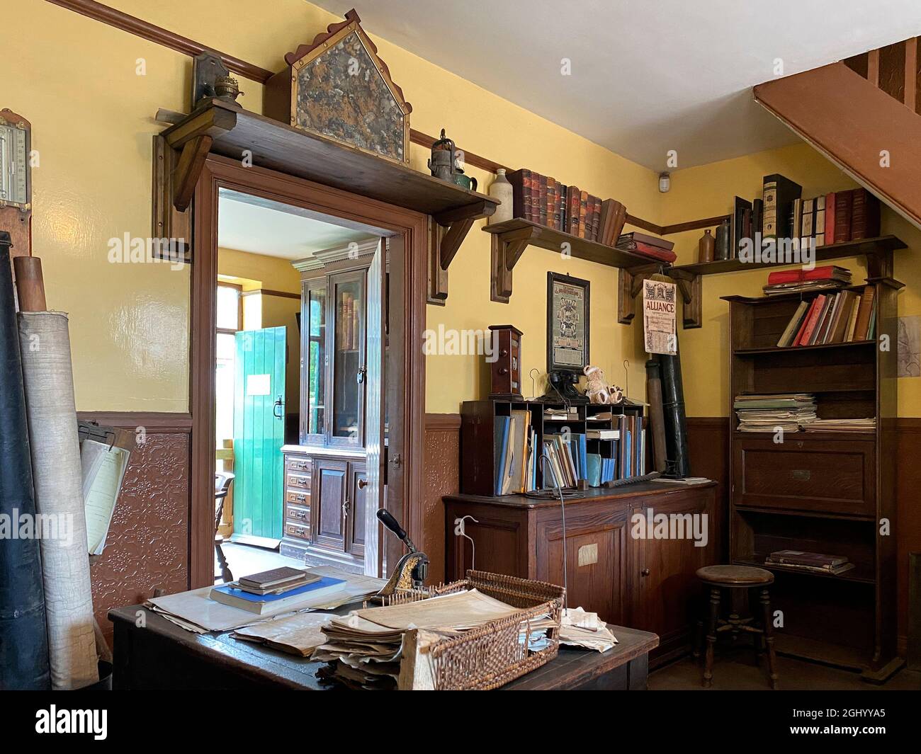 Interno di un ufficio del 19 ° secolo al Beamish Museum in Northumberland nel nord-est dell'Inghilterra. Foto Stock