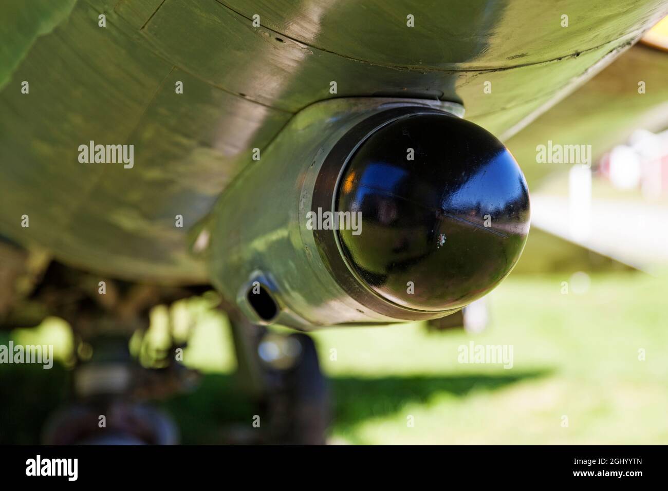 la parte inferiore di un jet da combattimento militare Foto Stock
