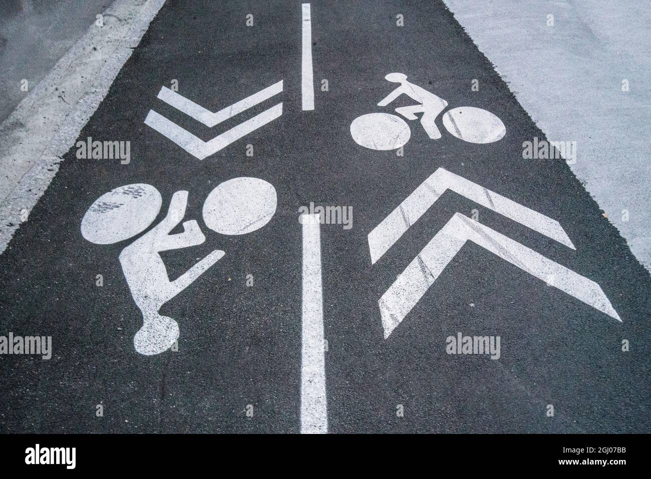 cartello per la corsia delle biciclette in città Foto Stock