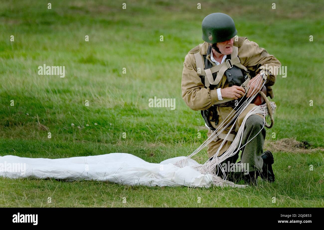 Un Paracadutista Francese Indossando Un Vintage American II Guerra Mondiale I Paracadutisti Uniforme Foto Stock - Foto 5