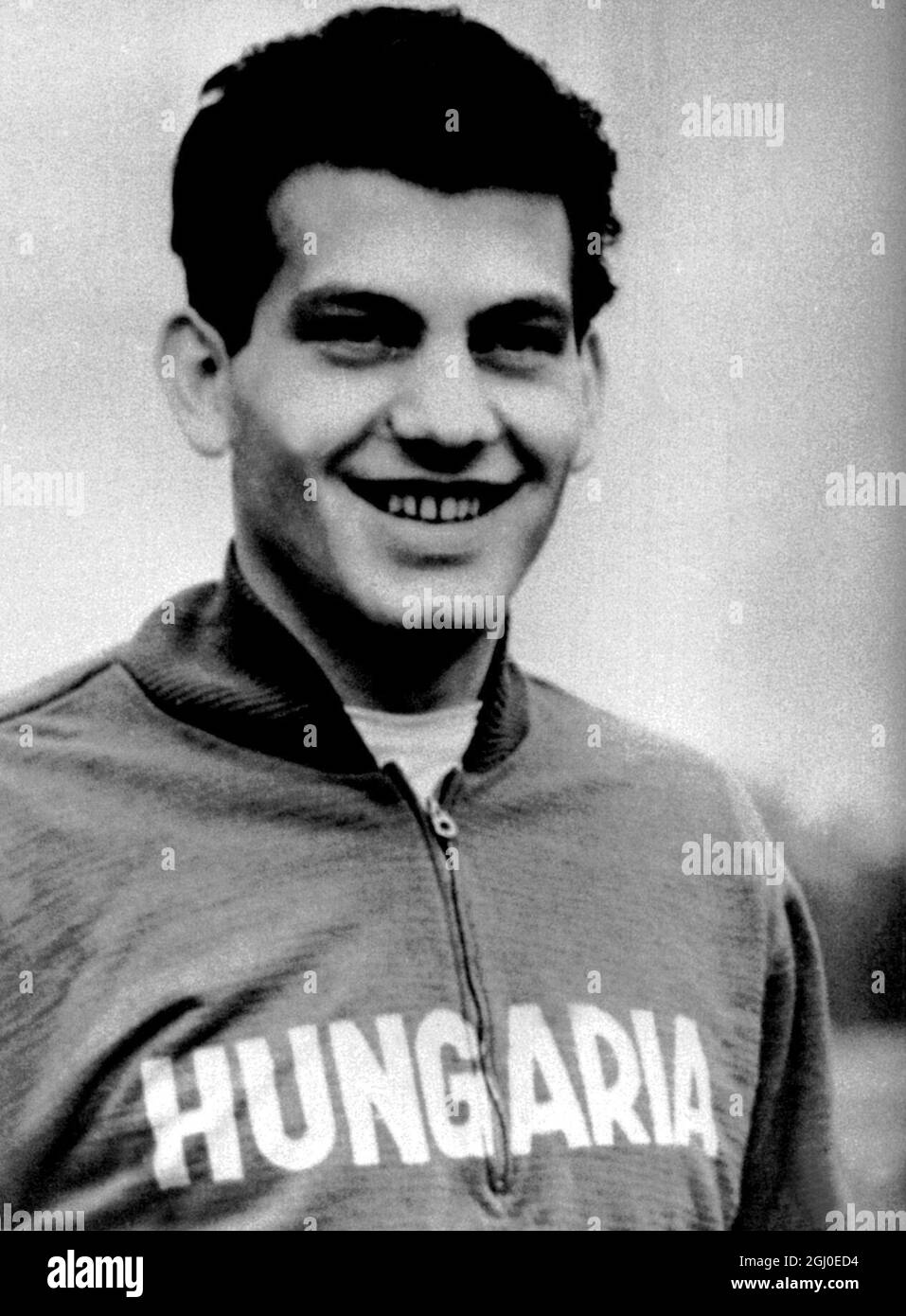 Janos Parkas (Vasas), fuori destra per la Nazionale Ungherese di Calcio Team 10 maggio 1962 Foto Stock