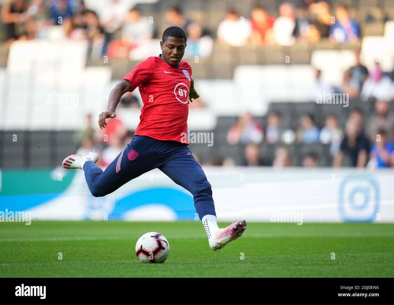 Milton Keynes, Regno Unito. 07 settembre 2021. Rhian Brewster (Sheffield United) dell'Inghilterra U21 pre-partita durante l'Euro 2023 Qualifier International match tra l'Inghilterra U21 e il Kosovo U21 allo stadio:mk, Milton Keynes, Inghilterra, il 7 settembre 2021. Foto di Andy Rowland. Credit: Prime Media Images/Alamy Live News Foto Stock