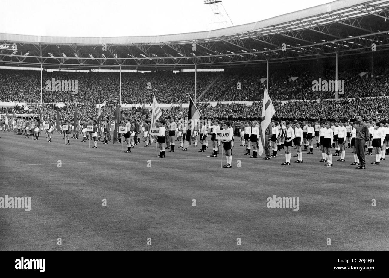 Coppa del mondo 1966 - la cerimonia di apertura che mostra la sfilata delle nazioni in competizione. 11 luglio 1966 Foto Stock