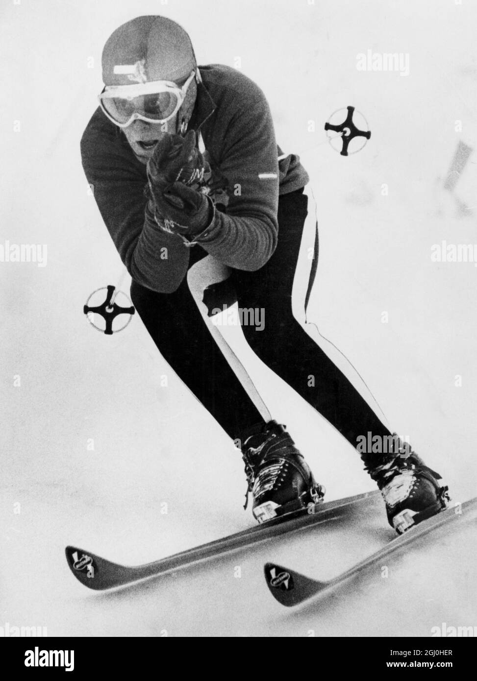 Giochi olimpici invernali 1964 - Innsbruck, Austria Christl Haas, una fotografa di Kitzbuhel, ventenne austriaco, visto in azione ieri quando vinse una medaglia d'oro per il suo paese vincendo la gara femminile di sci alpino. Christl ha vinto in un tempo di 1 minuto e 55.39 secondi. - 7 Febbraio 1964- ©TopFoto Foto Stock