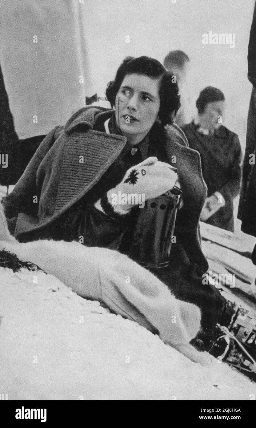 1936 Giochi Olimpici invernali Garmisch - Partenkirchen, Germania Diana Gordon Lennox del Canada Diana che ha preso parte agli eventi di slalom e sci alpino in discesa nonostante dovessi sciare con un braccio in un calco gesso. ©TopFoto Foto Stock