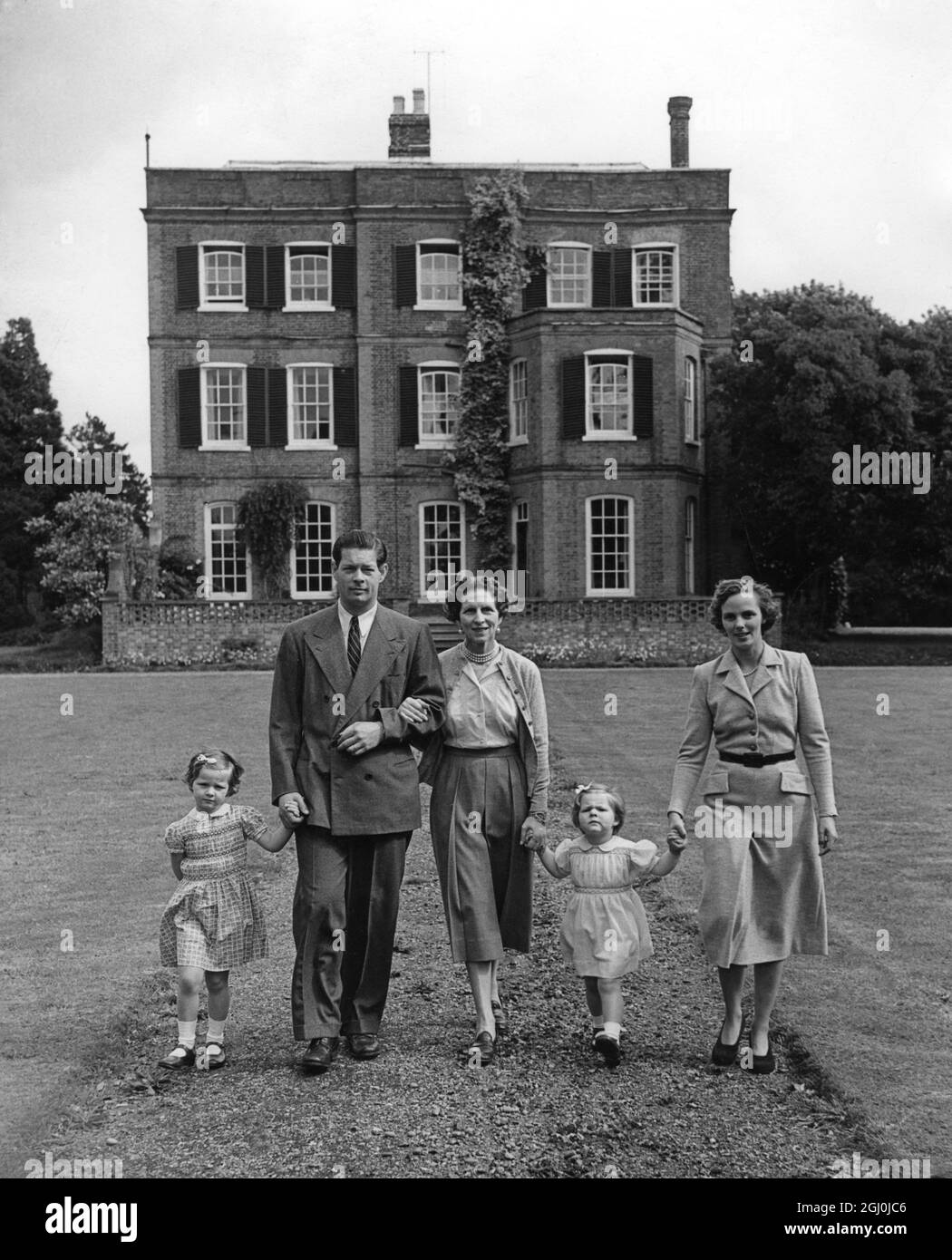 Ex - Re Michele di Romania . Esuli reali a casa a Ayot House in Herefordshire. Hanno affittato la proprietà da Lord Brocket. Settembre 1953 Foto Stock