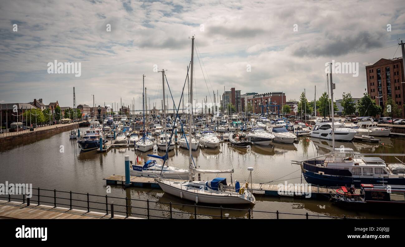 Yacht costosi ormeggiati a Humber Dock Marina, Kingston upon Hull, East Yorkshire, Regno Unito Foto Stock